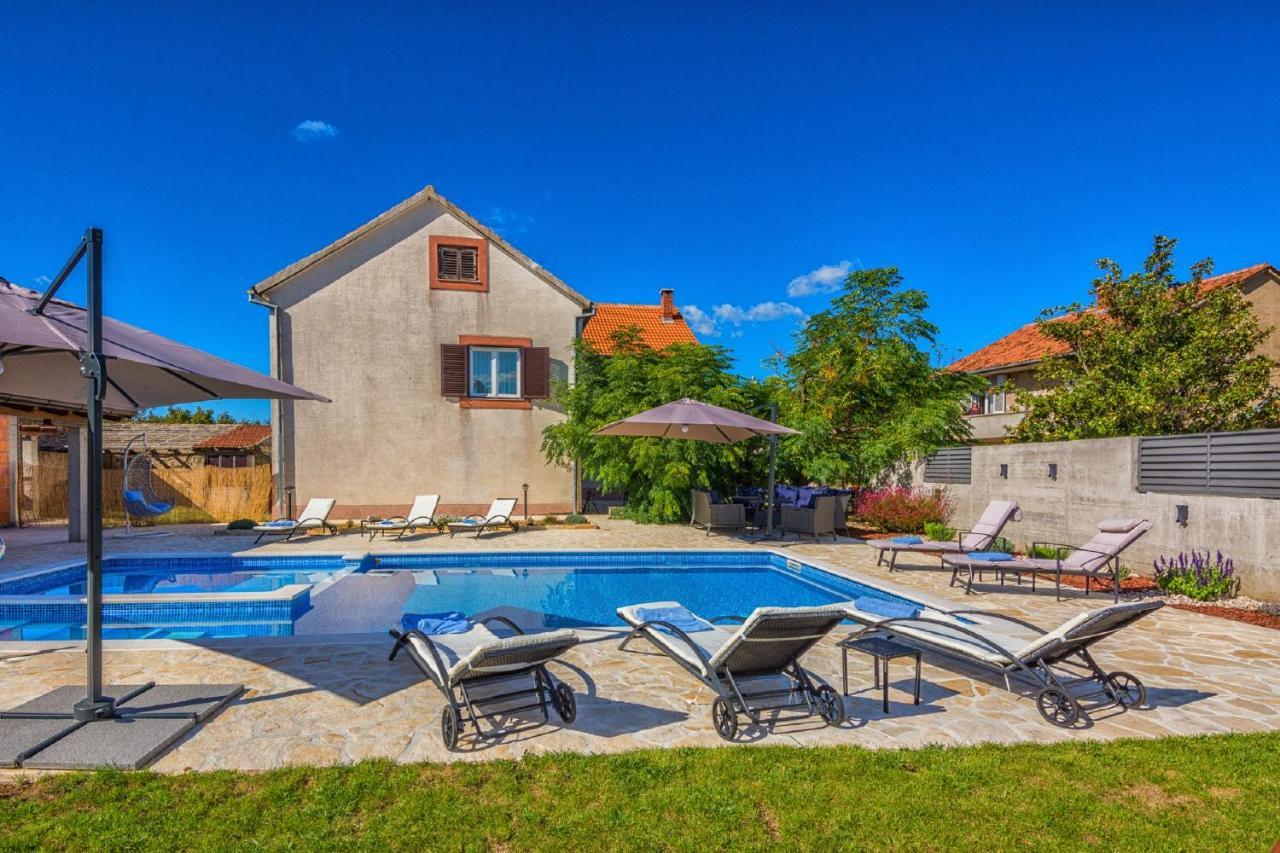 Holiday Home Tower With Private Pool, Sauna And Quads Smilcic Exteriér fotografie