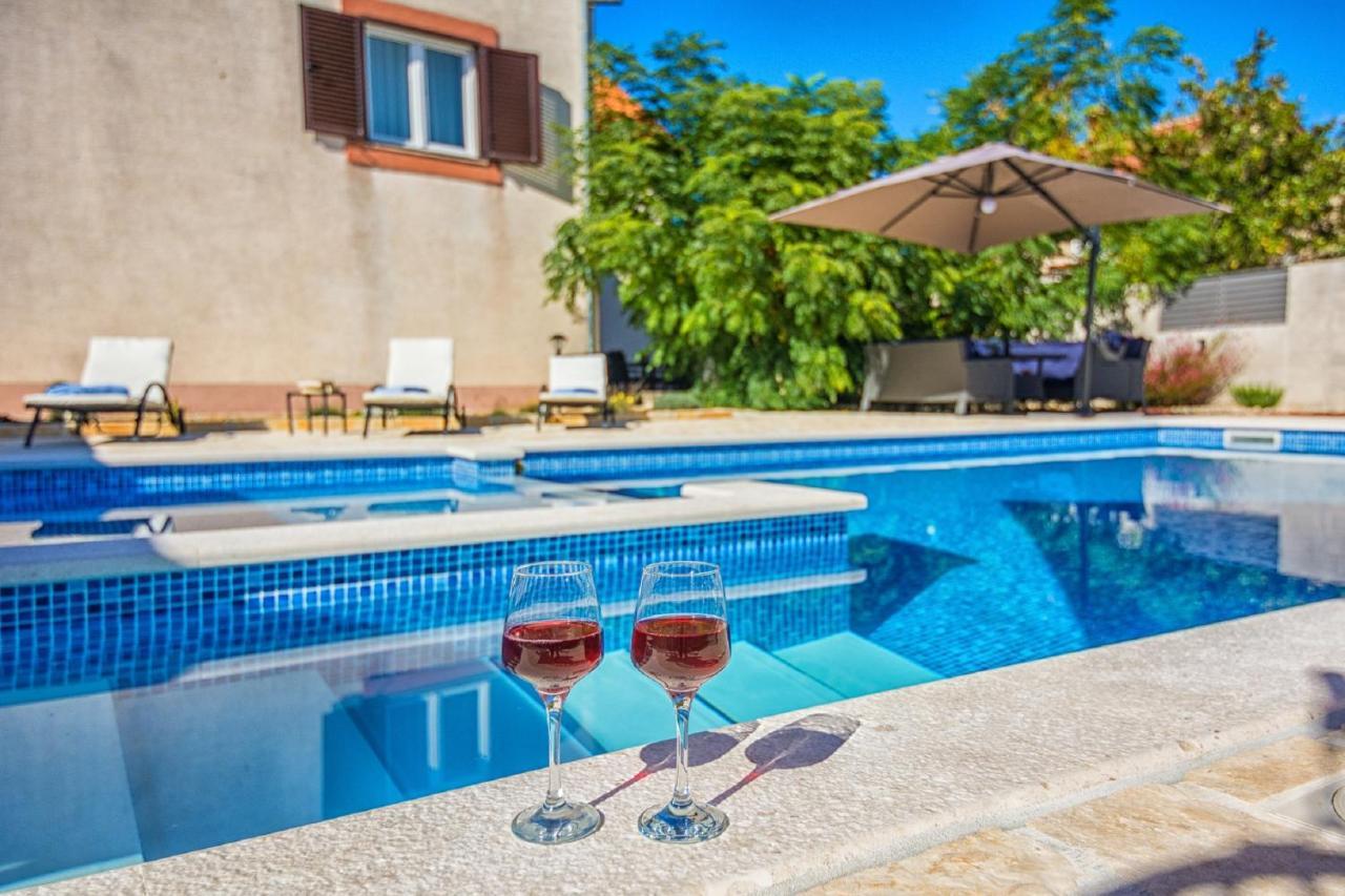 Holiday Home Tower With Private Pool, Sauna And Quads Smilcic Exteriér fotografie