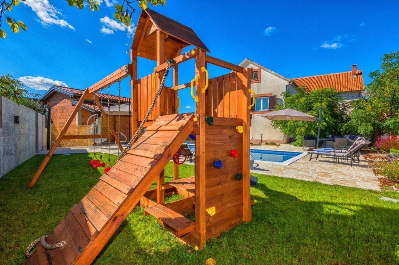 Holiday Home Tower With Private Pool, Sauna And Quads Smilcic Exteriér fotografie