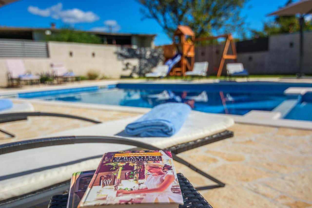 Holiday Home Tower With Private Pool, Sauna And Quads Smilcic Exteriér fotografie