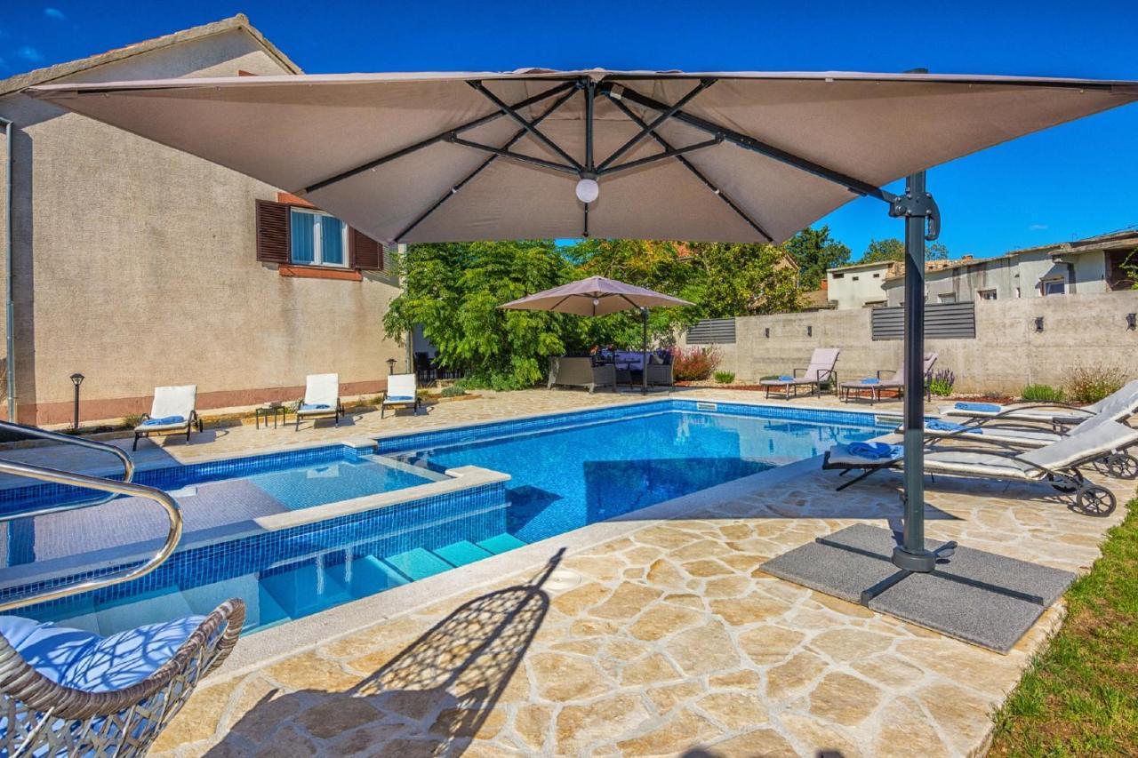 Holiday Home Tower With Private Pool, Sauna And Quads Smilcic Exteriér fotografie