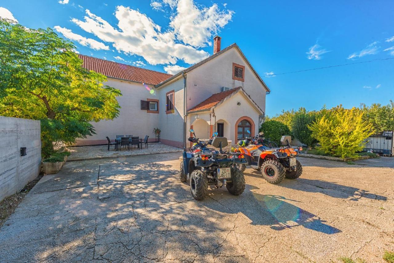 Holiday Home Tower With Private Pool, Sauna And Quads Smilcic Exteriér fotografie