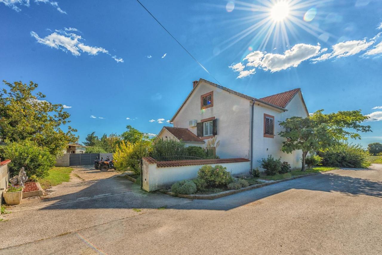 Holiday Home Tower With Private Pool, Sauna And Quads Smilcic Exteriér fotografie