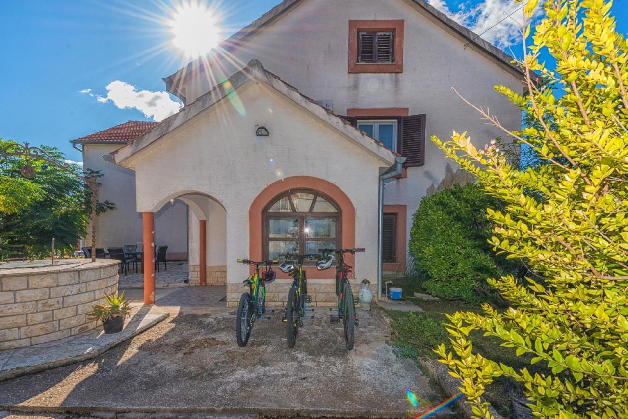 Holiday Home Tower With Private Pool, Sauna And Quads Smilcic Exteriér fotografie