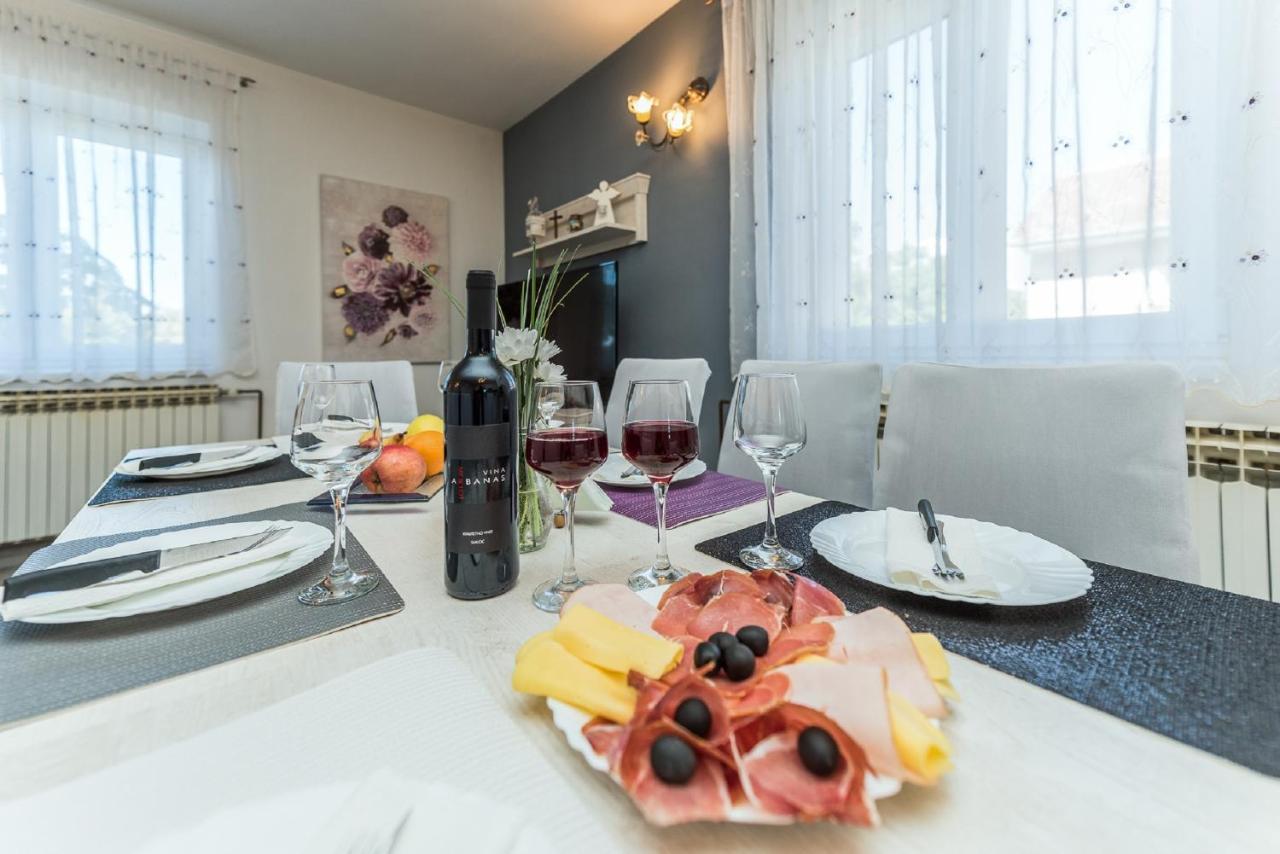 Holiday Home Tower With Private Pool, Sauna And Quads Smilcic Exteriér fotografie