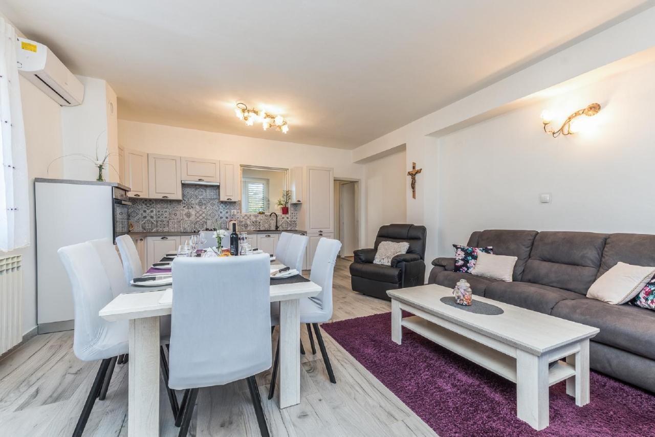 Holiday Home Tower With Private Pool, Sauna And Quads Smilcic Exteriér fotografie